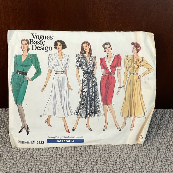 Vintage Vogue Basic Design 2422 uncut - Picture 1 of 5